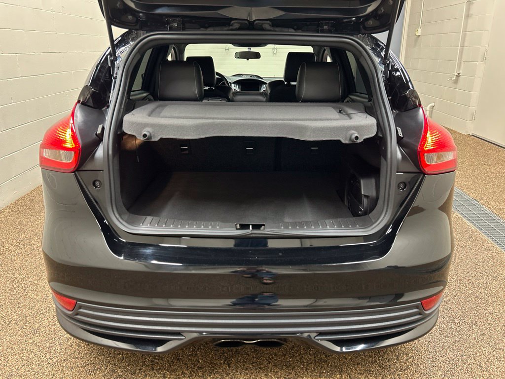 Used 2018 Ford Focus ST w/ Equipment Group 401A FWD image 14