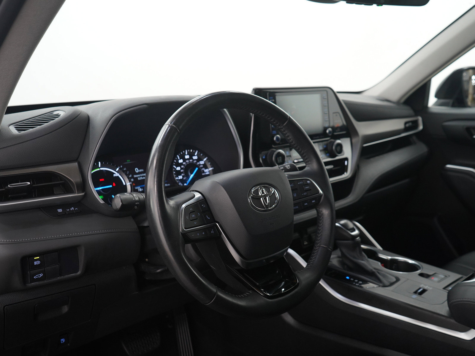 Used 2020 Toyota Highlander XLE AWD/4WD image 26