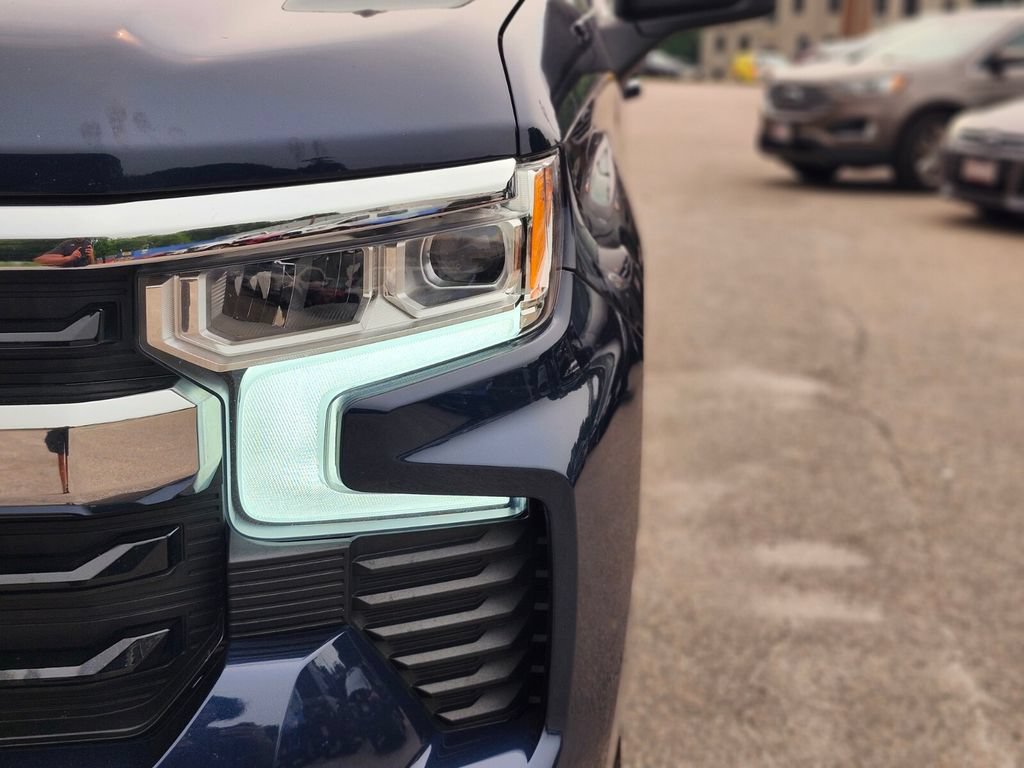 Used 2022 Chevrolet Silverado 1500 LT AWD/4WD image 10