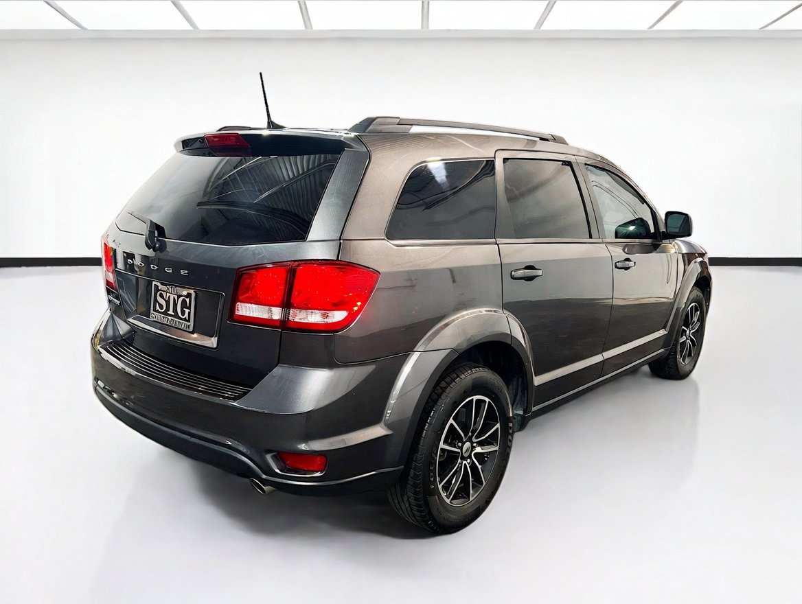 Used 2018 Dodge Journey SXT w/ Connectivity Group FWD image 4