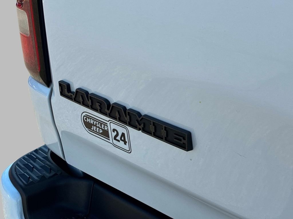 Used 2022 RAM 1500 Laramie AWD/4WD image 12