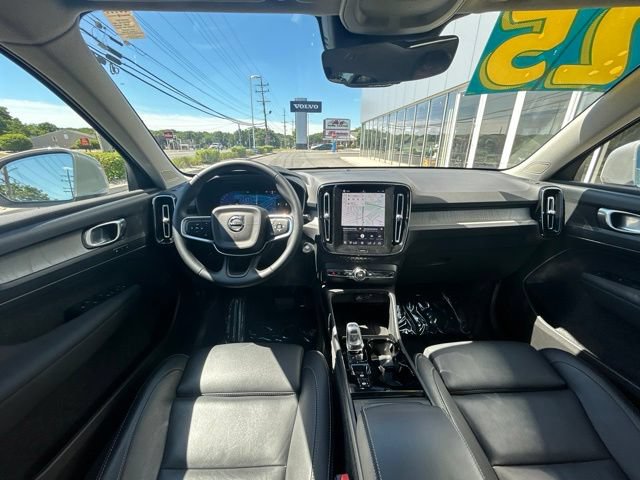 Certified 2025 Volvo XC40 B5 Plus AWD/4WD image 19