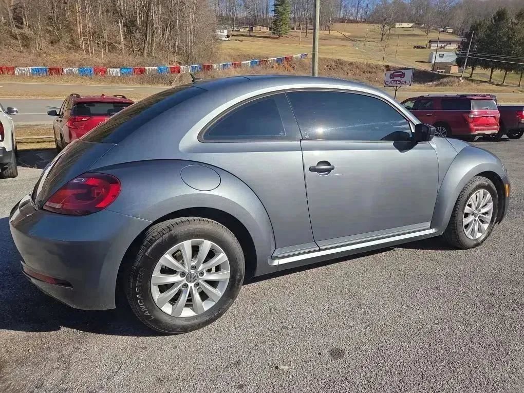 Used 2017 Volkswagen Beetle 1.8T FWD image 3
