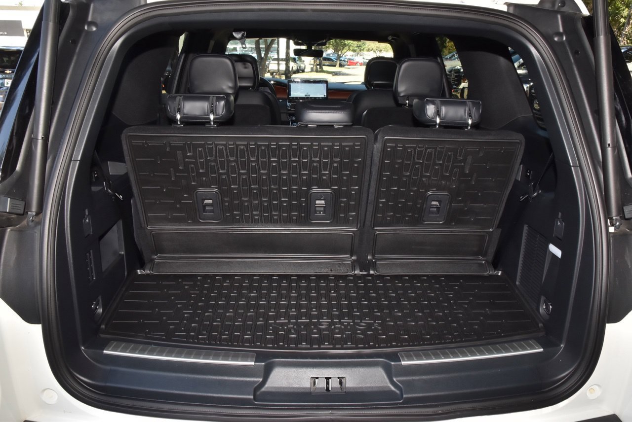 Used 2023 Lincoln Navigator 2WD image 37
