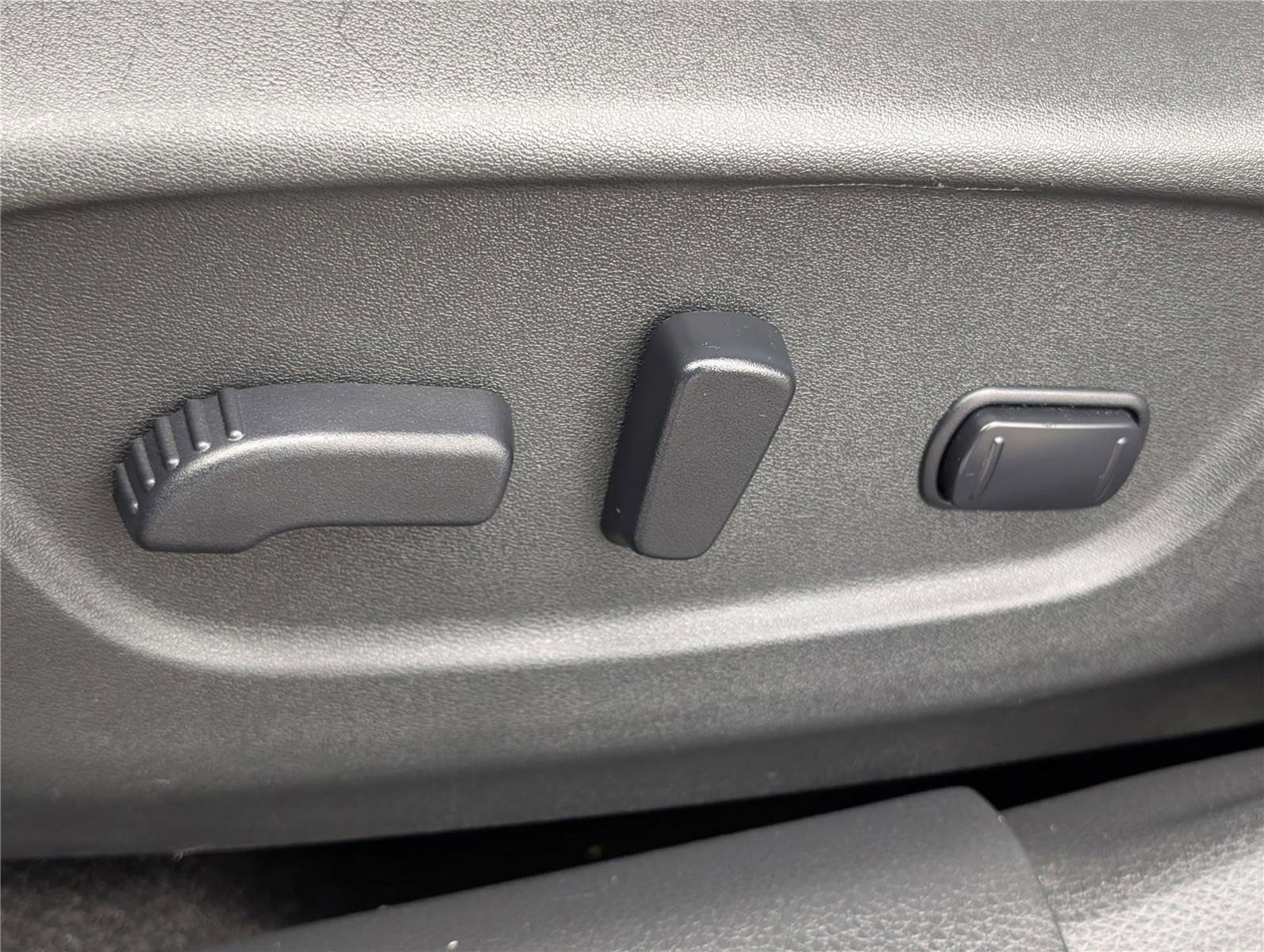 Used 2016 Nissan Rogue SV w/ SV Premium Package image 20