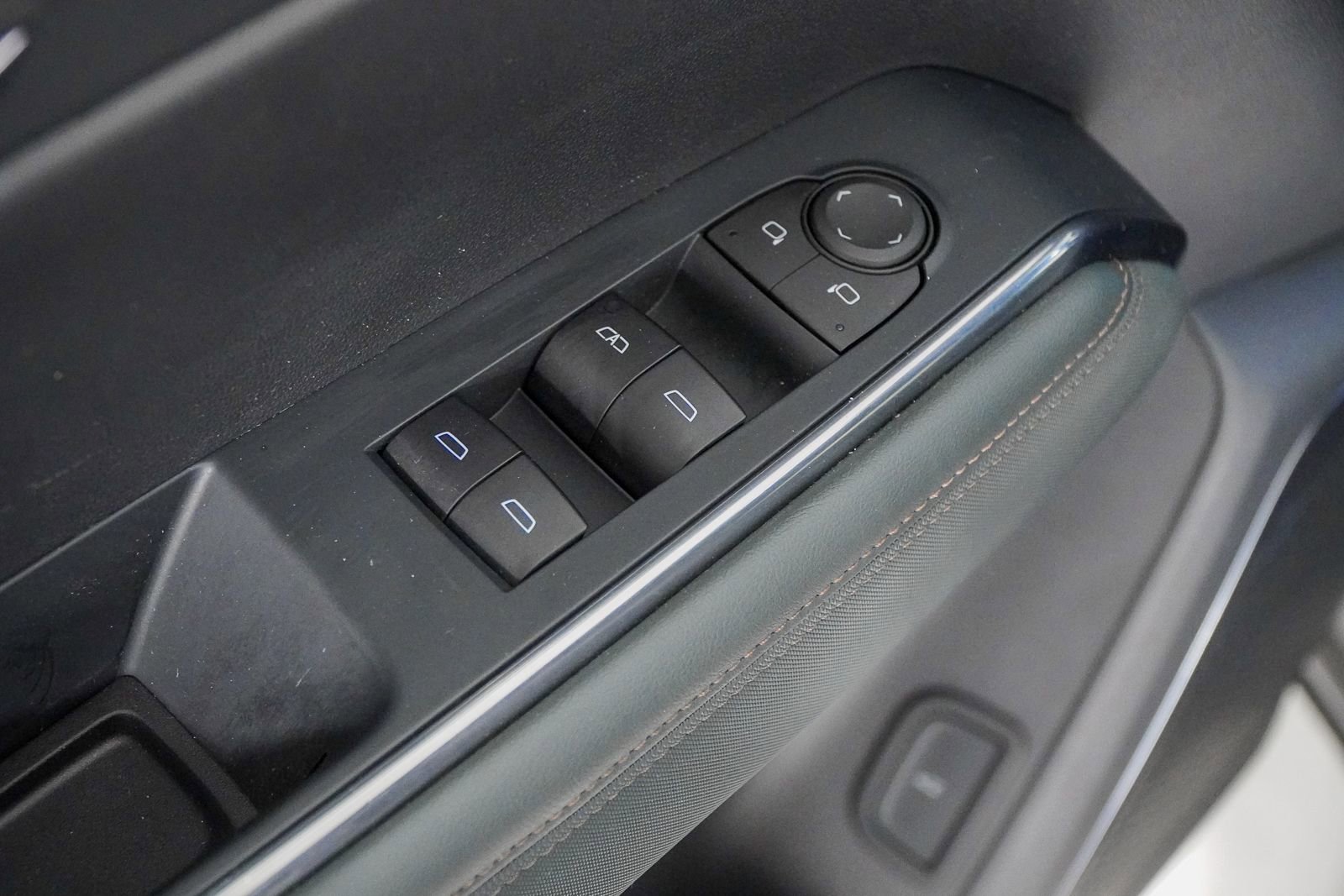 Used 2024 GMC Acadia AT4 w/ Luxury Package AWD/4WD image 19