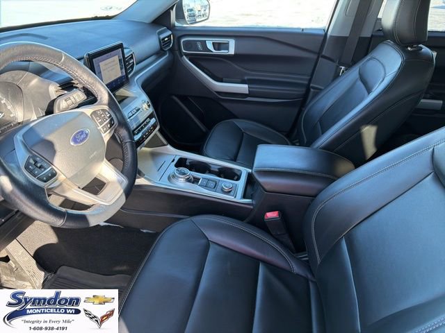 Used 2022 Ford Explorer XLT w/ Equipment Group 202A image 9