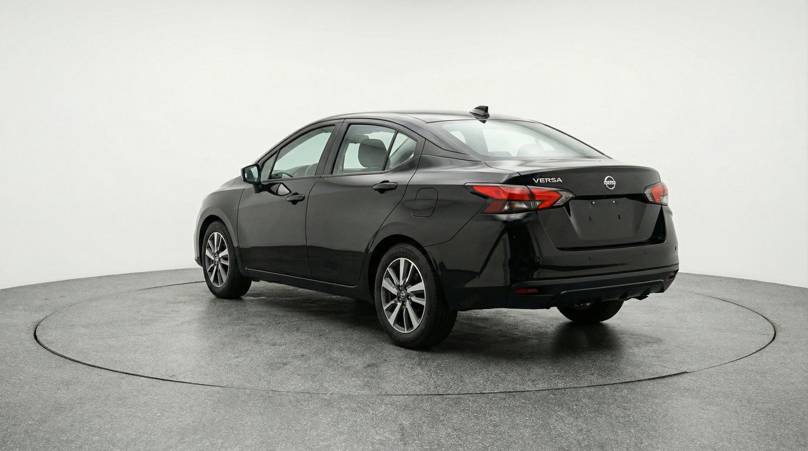 Used 2025 Nissan Versa SV image 6