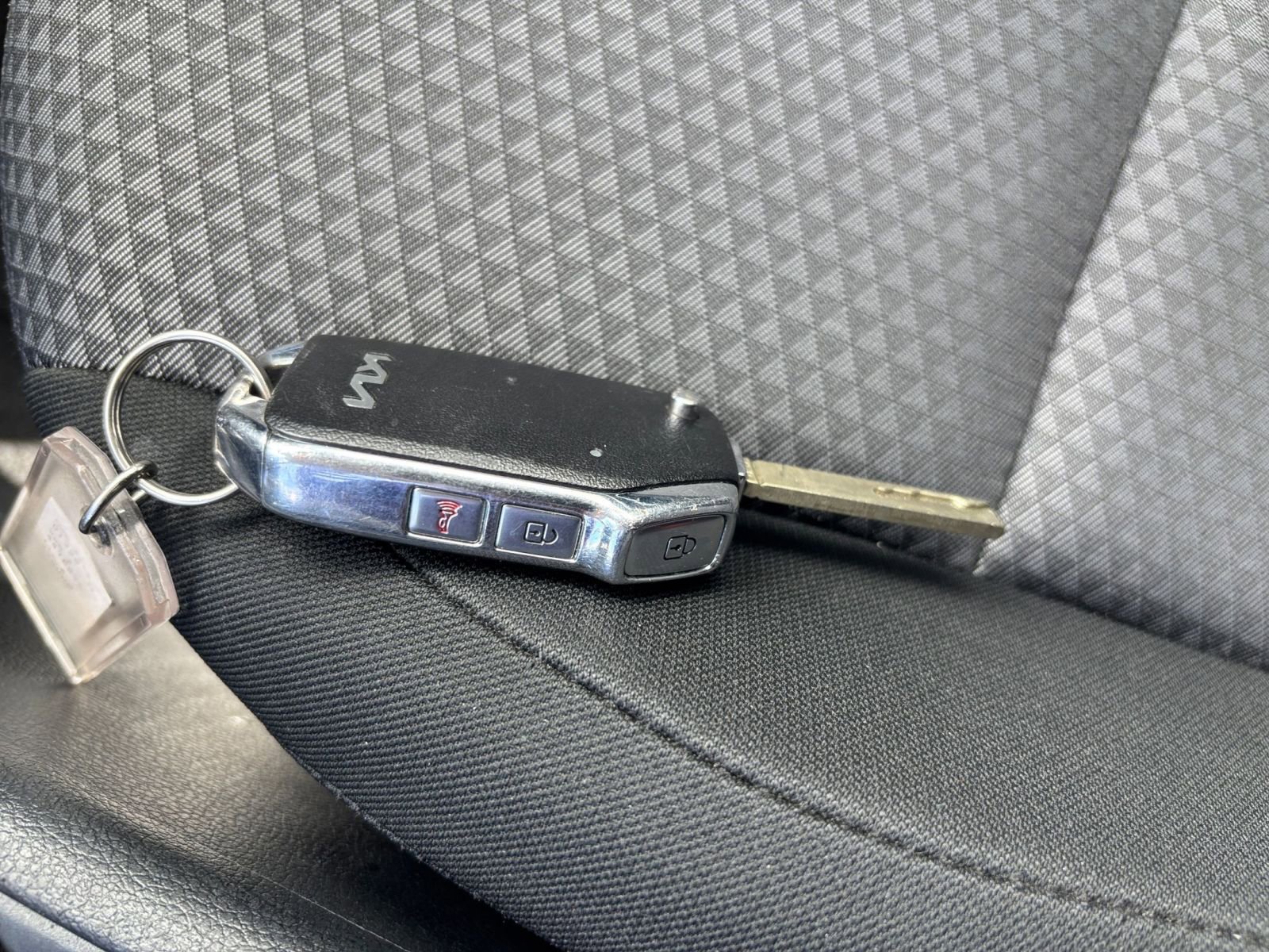 Used 2025 Kia Soul LX w/ LX Technology Package FWD image 18