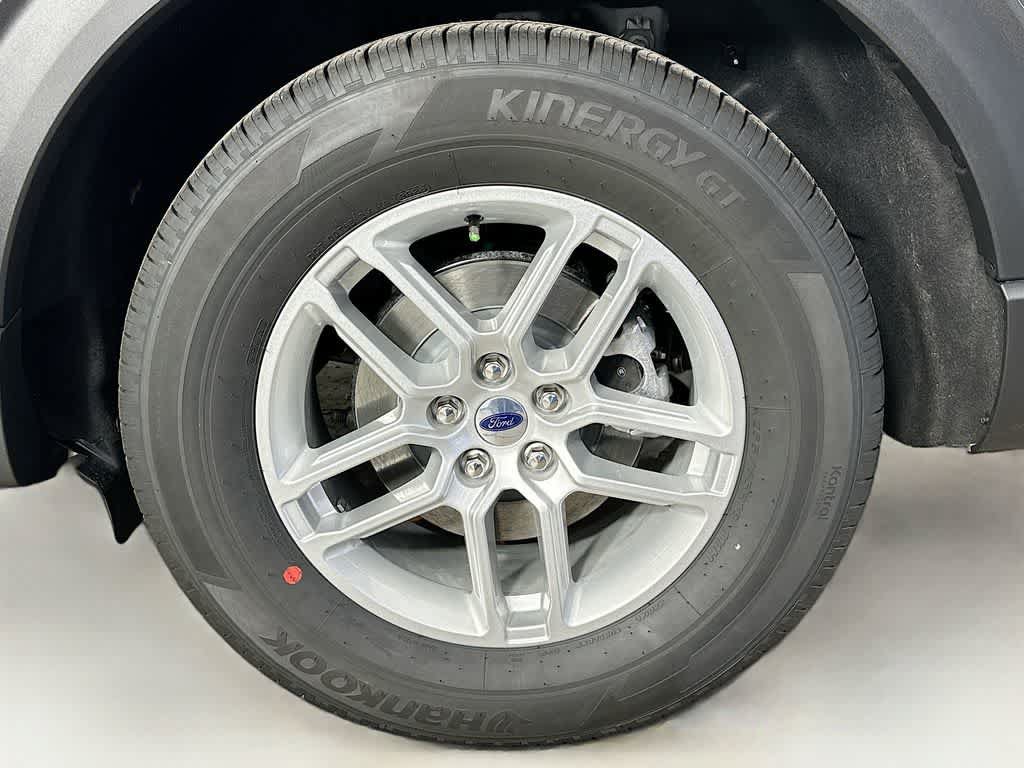 New 2026 Ford Explorer Active RWD image 8