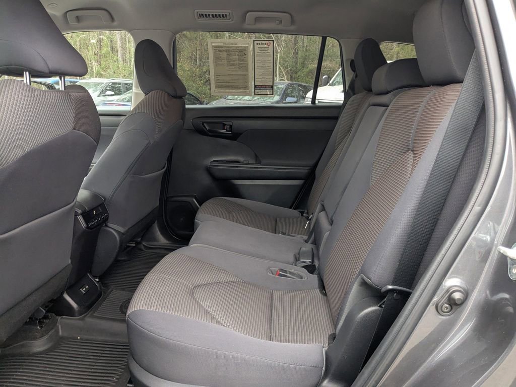 Used 2023 Toyota Highlander LE image 14