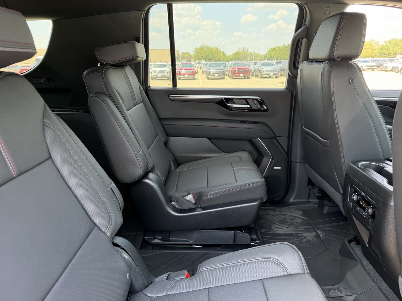 New 2026 Chevrolet Suburban RST w/ RST Capability Package AWD/4WD image 27