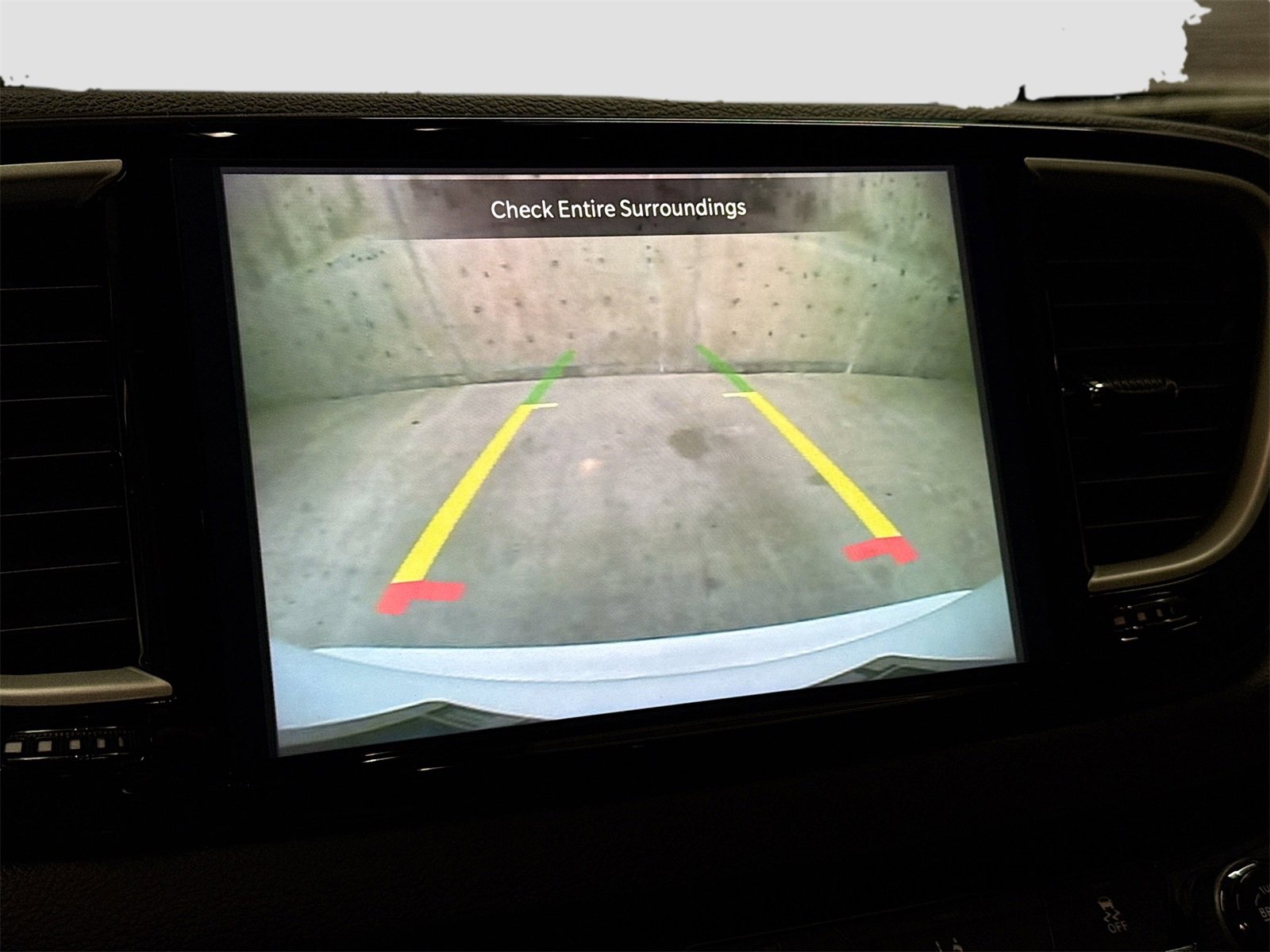 Used 2022 Chrysler Pacifica Touring-L image 13