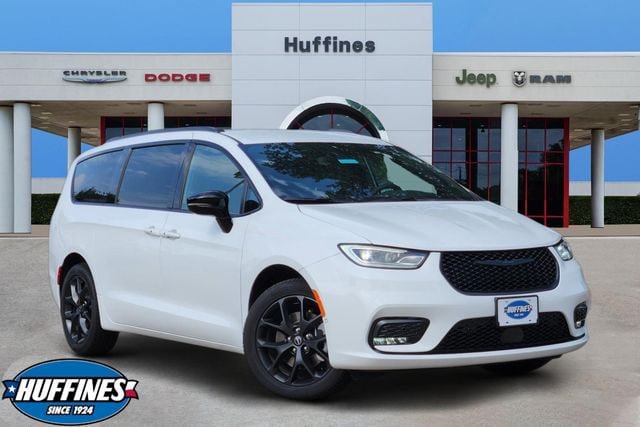 New 2026 Chrysler Pacifica Select w/ S Appearance Package