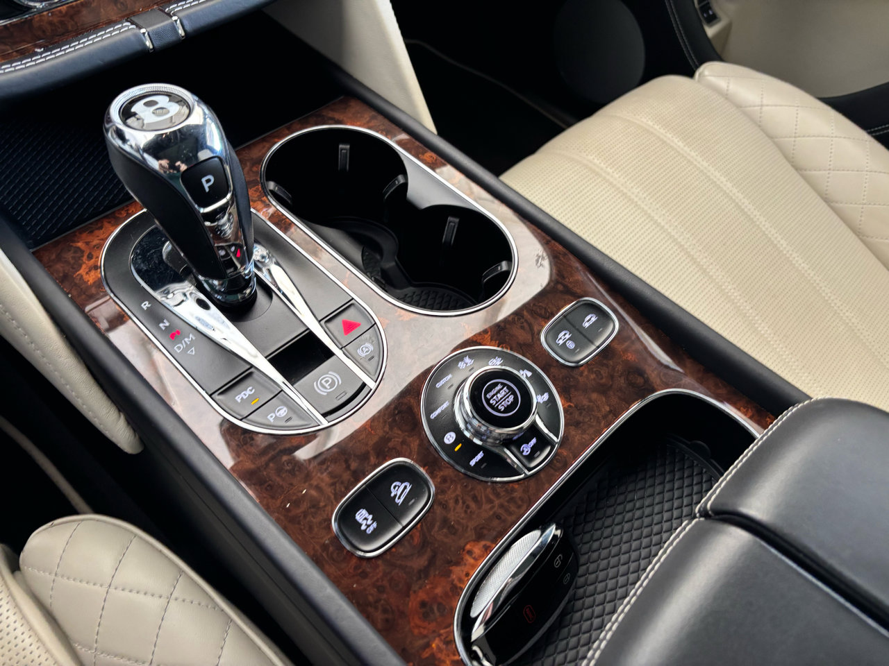 Used 2018 Bentley Bentayga Mulliner image 18