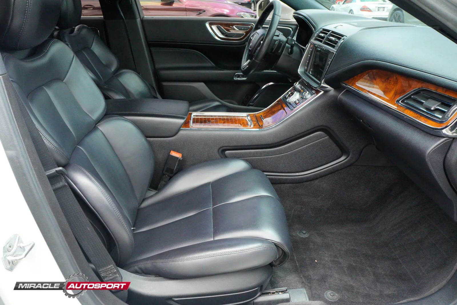 Used 2018 Lincoln Continental Premiere FWD image 30