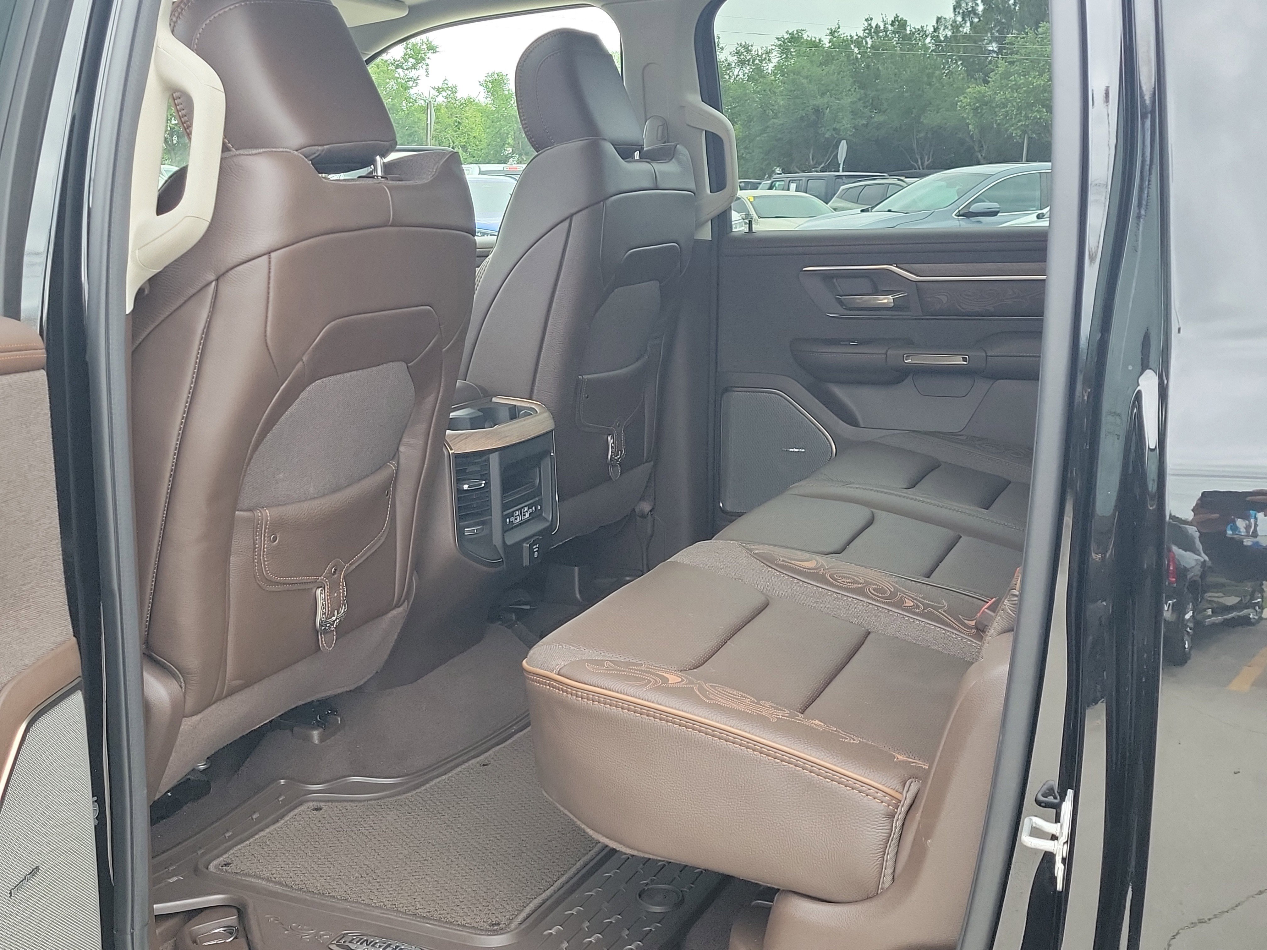 Used 2025 RAM 1500 Limited AWD/4WD image 14