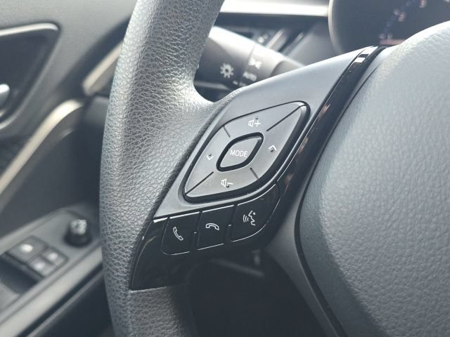 Used 2021 Toyota C-HR LE FWD image 33