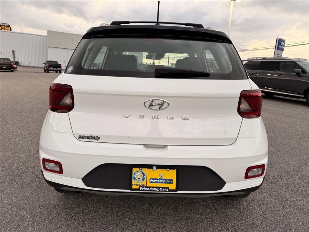 Used 2025 Hyundai Venue Limited image 9