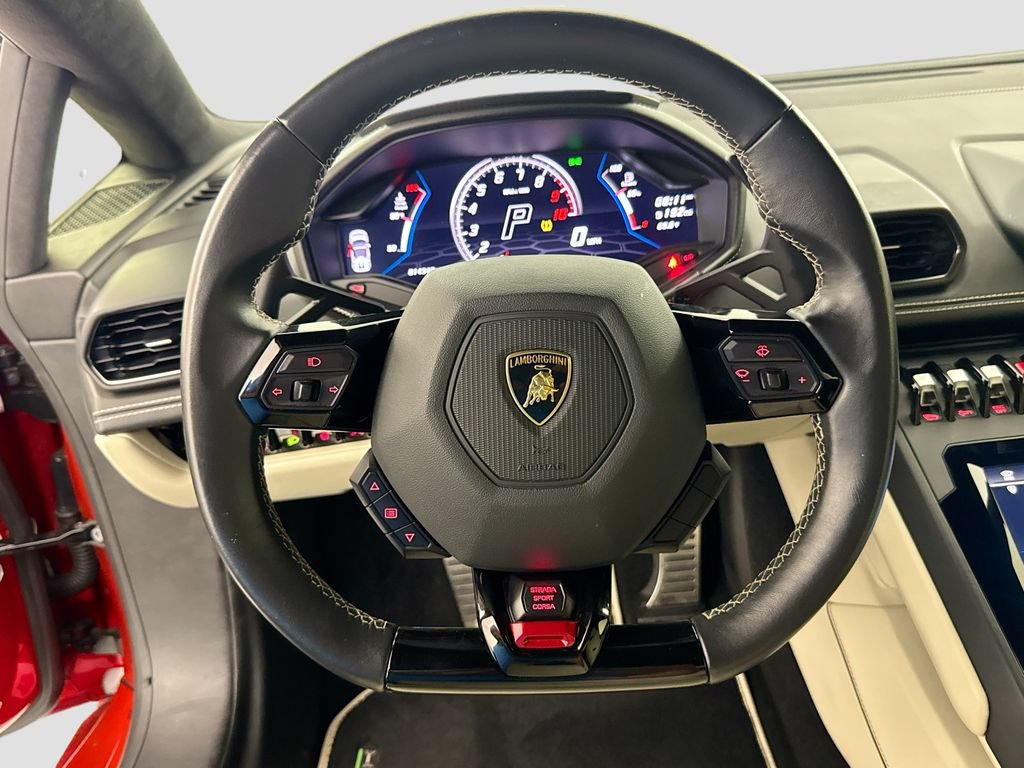 Used 2022 Lamborghini Huracan EVO RWD image 11