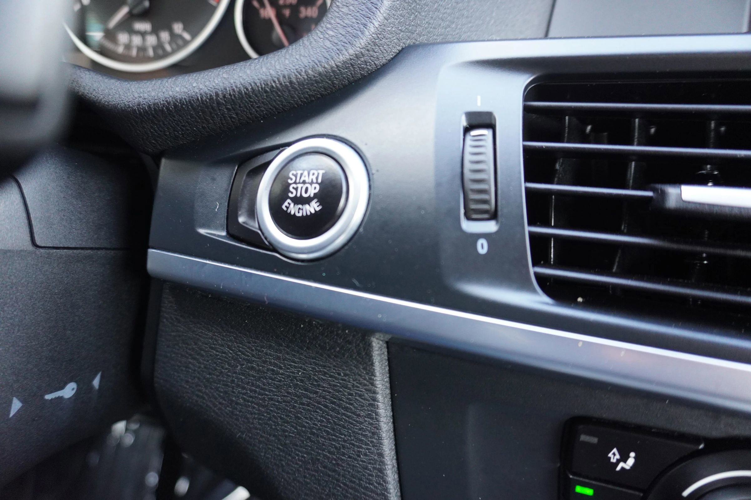 Used 2011 BMW X3 xDrive28i AWD/4WD image 25