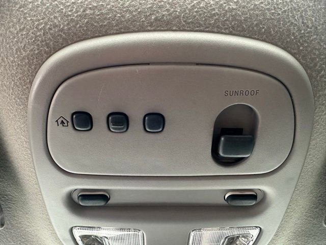 Used 2005 Pontiac Bonneville GXP image 12