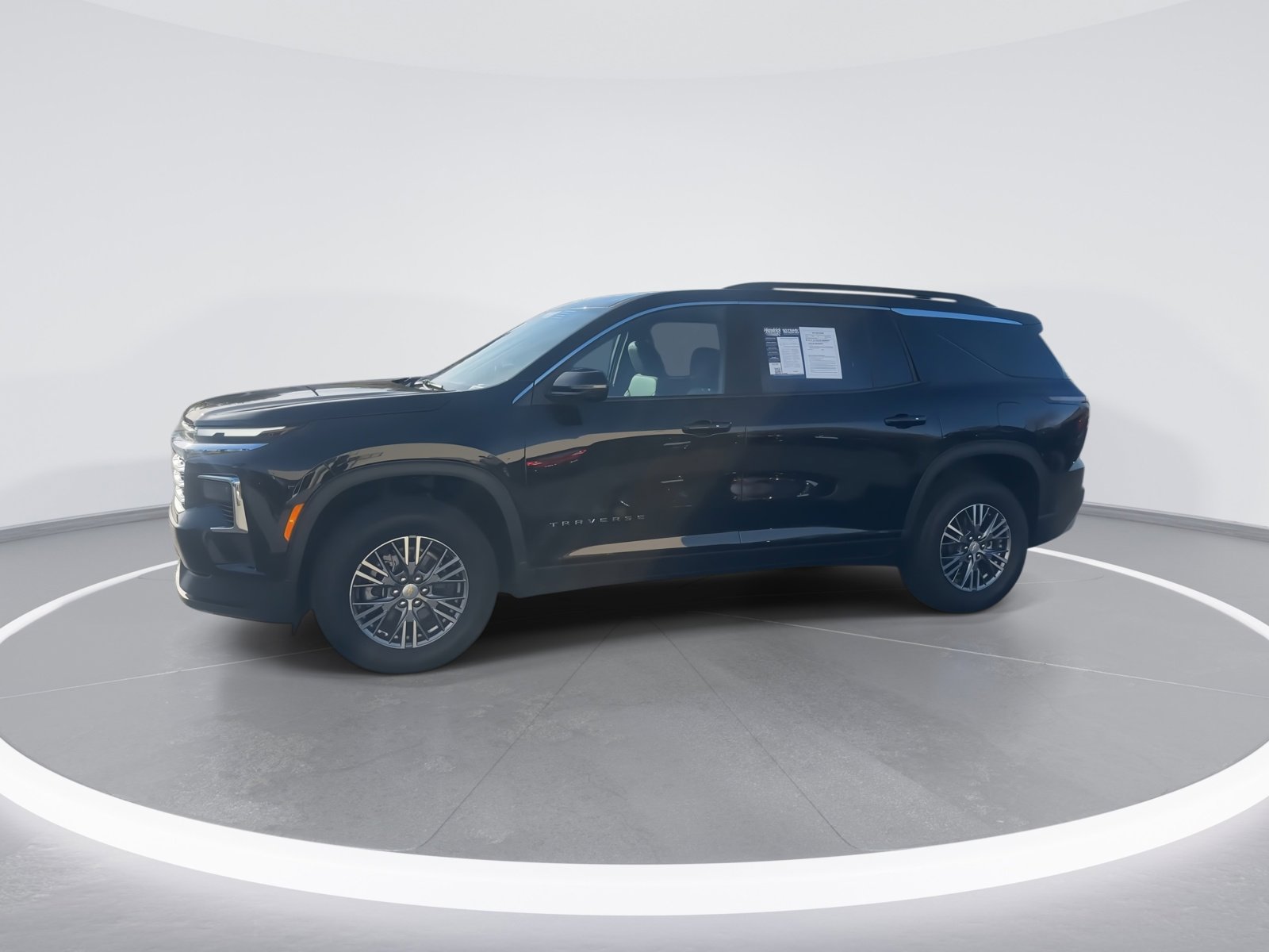 Used 2025 Chevrolet Traverse LT image 6