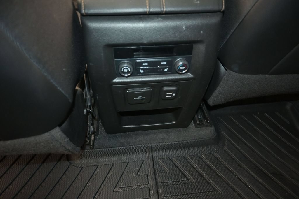 Used 2020 Chevrolet Traverse Premier w/ Redline Edition FWD image 15