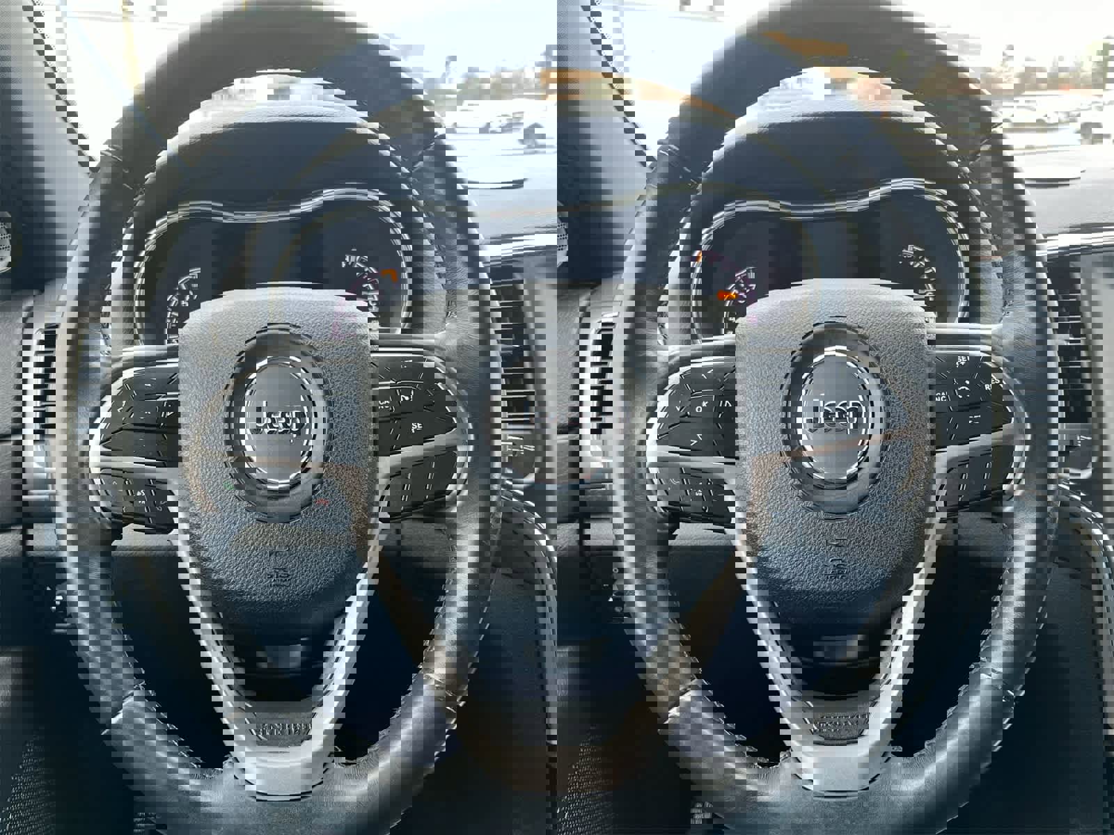 Used 2018 Jeep Grand Cherokee Laredo image 22