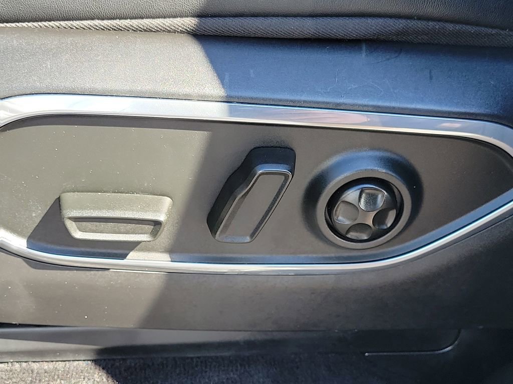 Used 2024 Jeep Wagoneer Series III w/ Flexible Seating Group image 9