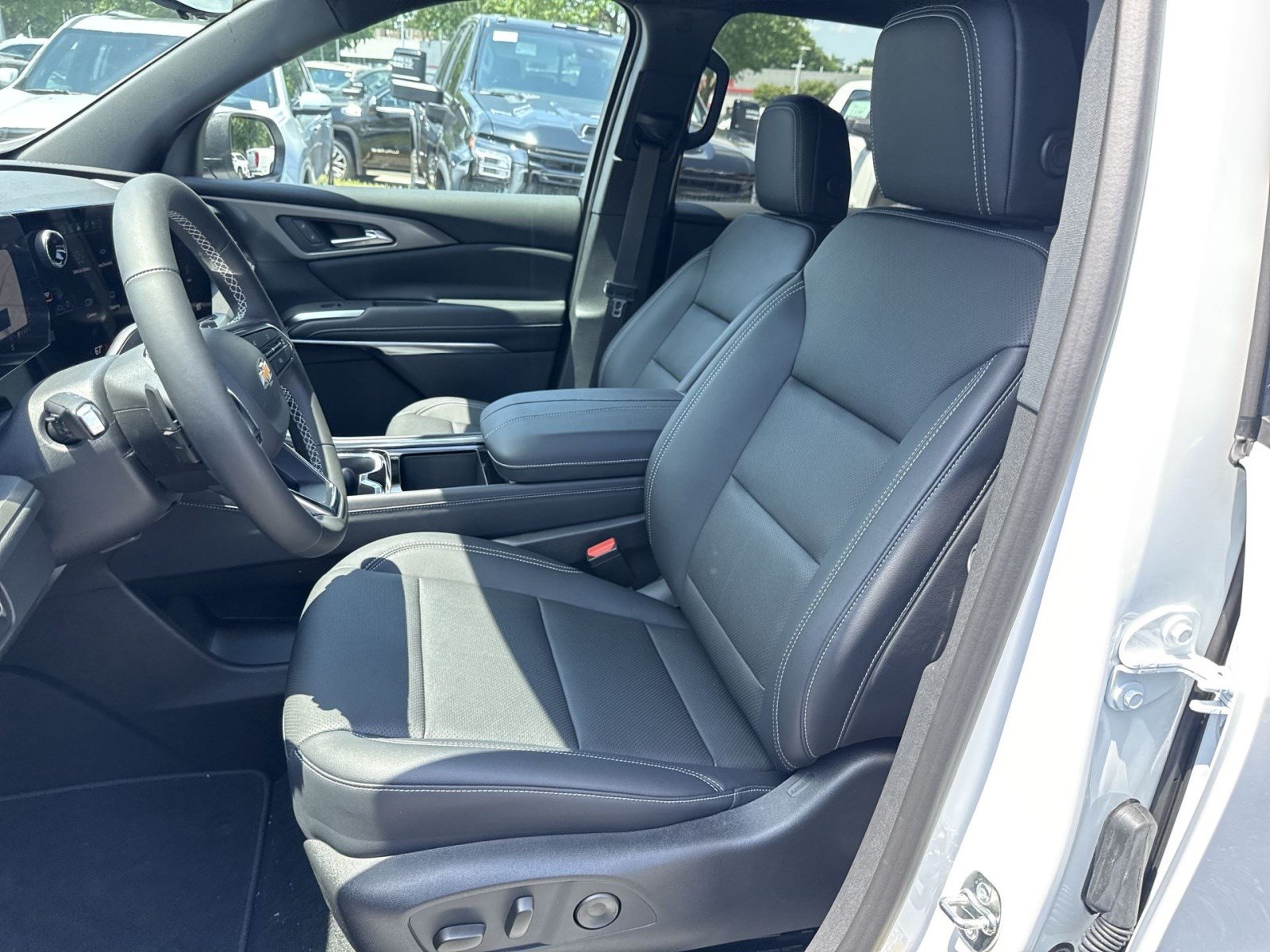 New 2026 Chevrolet Traverse LT w/ Sun and Wheel Package AWD/4WD image 11