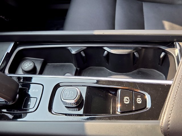Certified 2024 Volvo XC60 T8 Core AWD/4WD image 35
