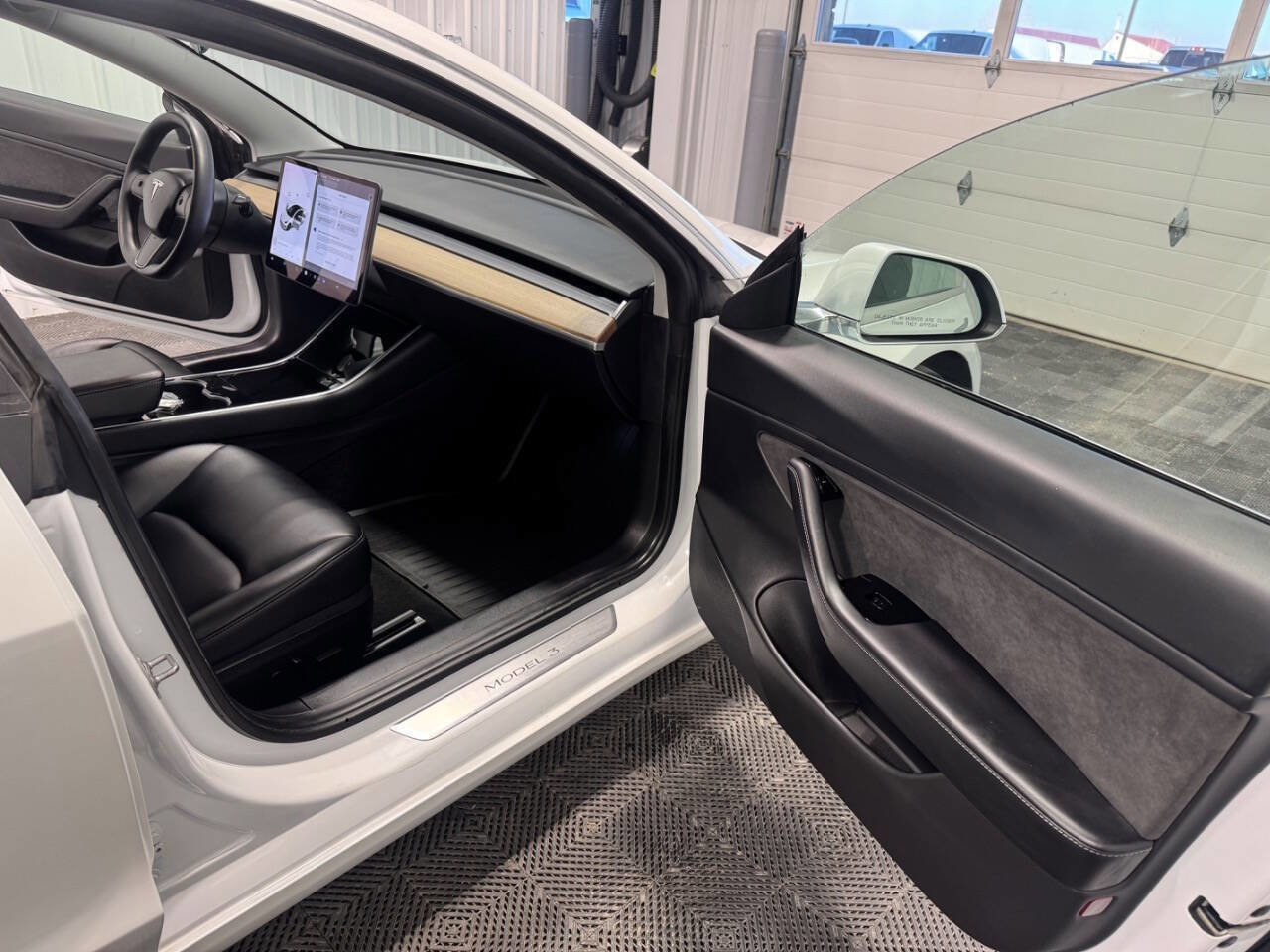 Used 2020 Tesla Model 3 Long Range image 16