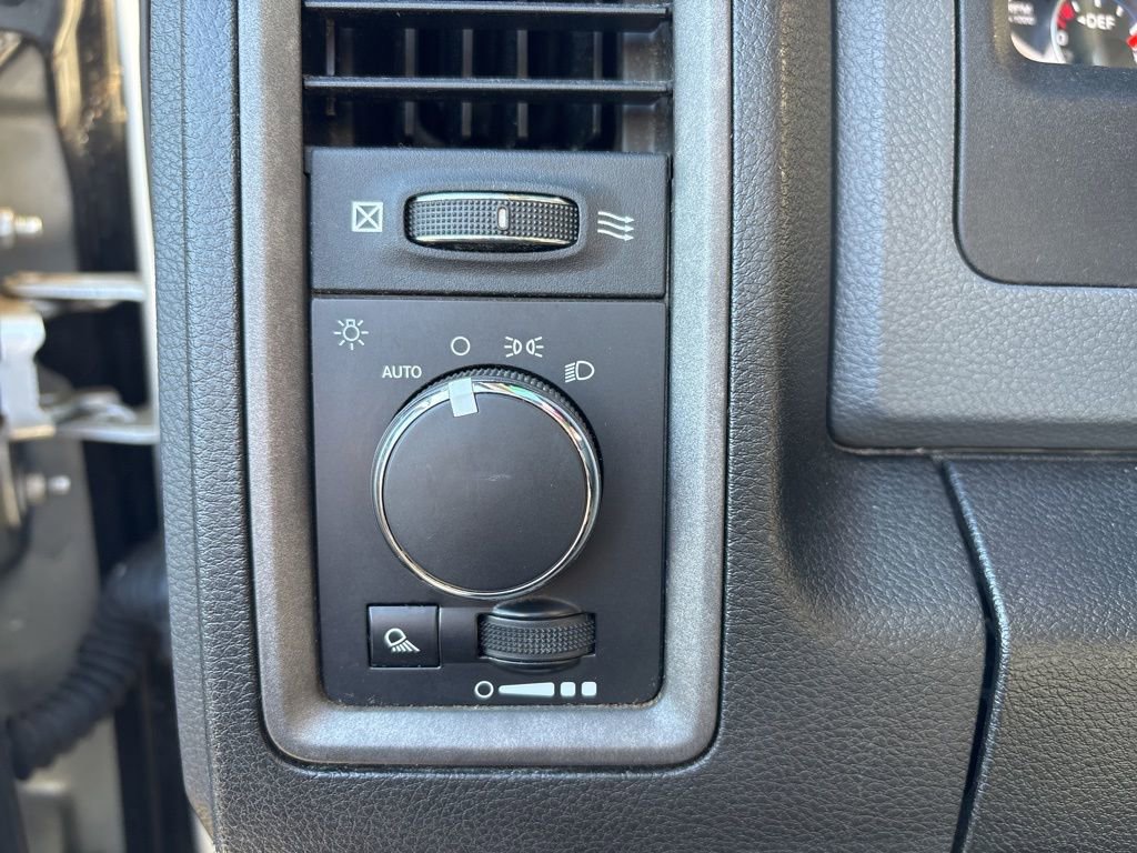 Used 2018 RAM 2500 Tradesman w/ Chrome Appearance Group image 12