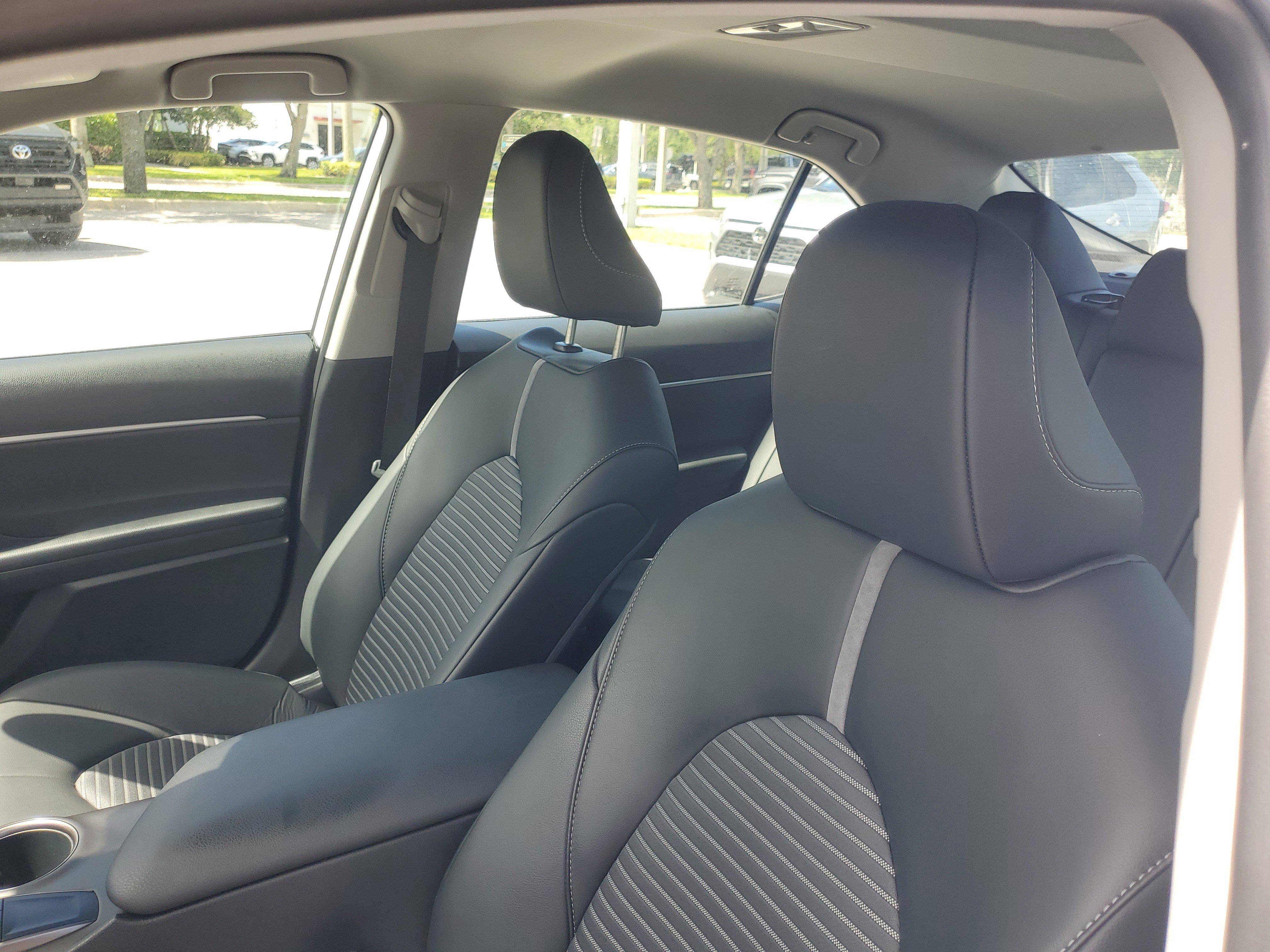 Used 2023 Toyota Camry SE FWD image 17