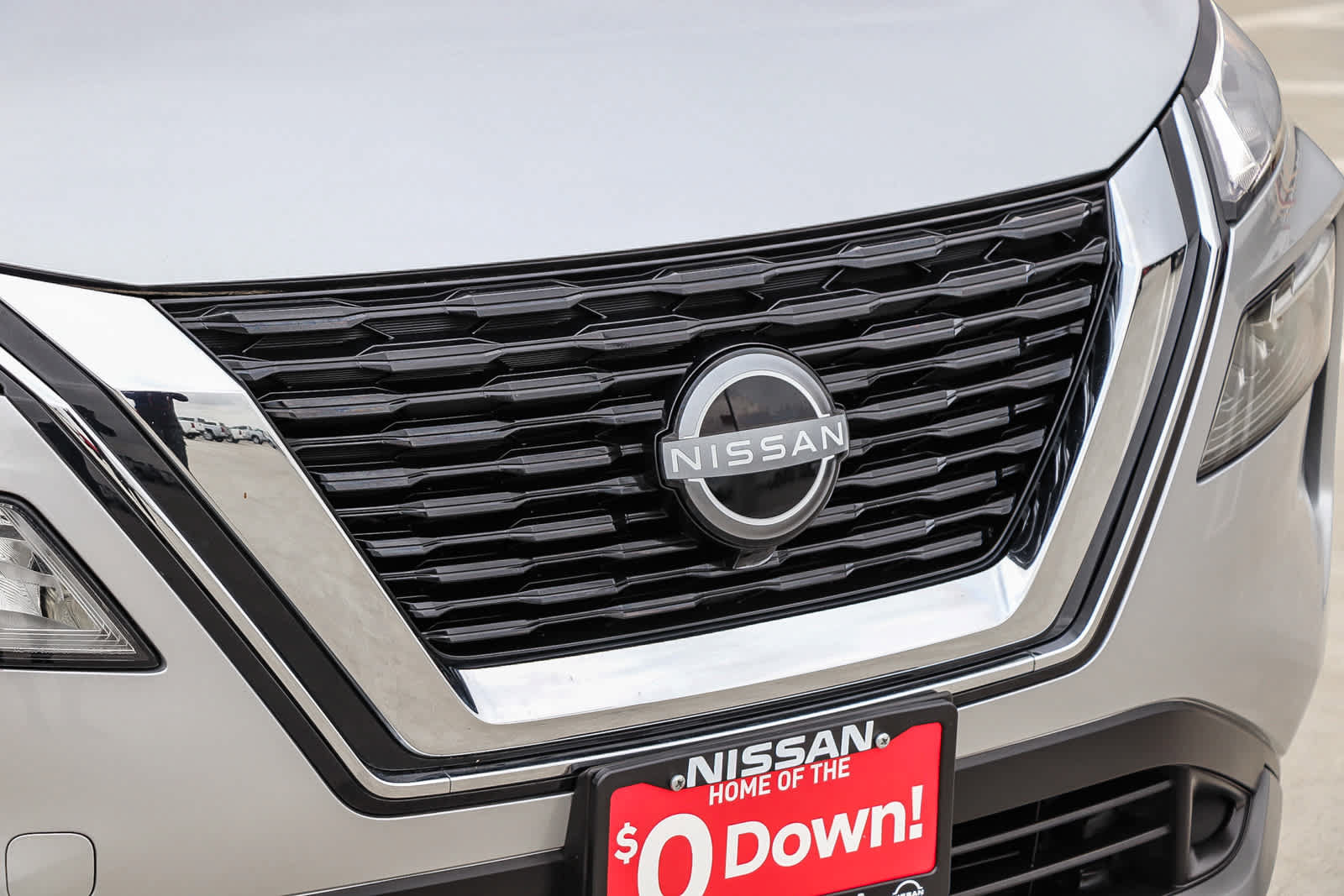 Used 2023 Nissan Rogue SV w/ SV Premium B Package FWD image 5