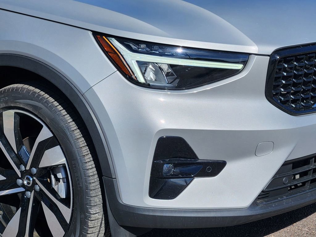 Used 2023 Volvo XC40 B5 Plus w/ Climate Package image 28