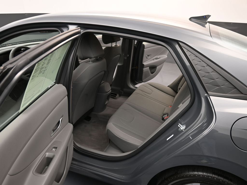 Certified 2025 Hyundai Elantra SEL image 11