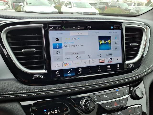 Used 2025 Chrysler Pacifica Limited FWD image 18