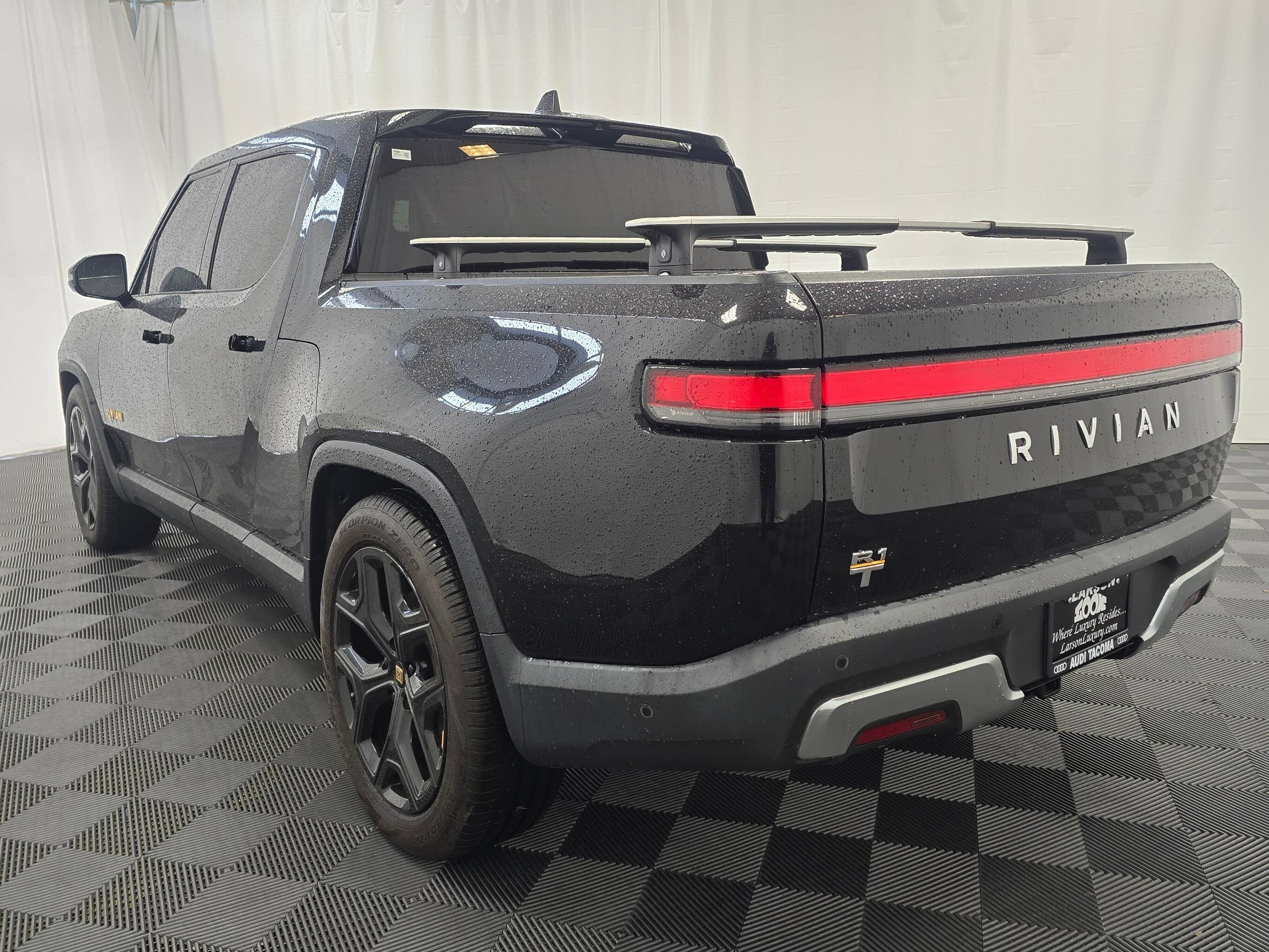 Used 2022 Rivian R1T Adventure AWD/4WD image 3