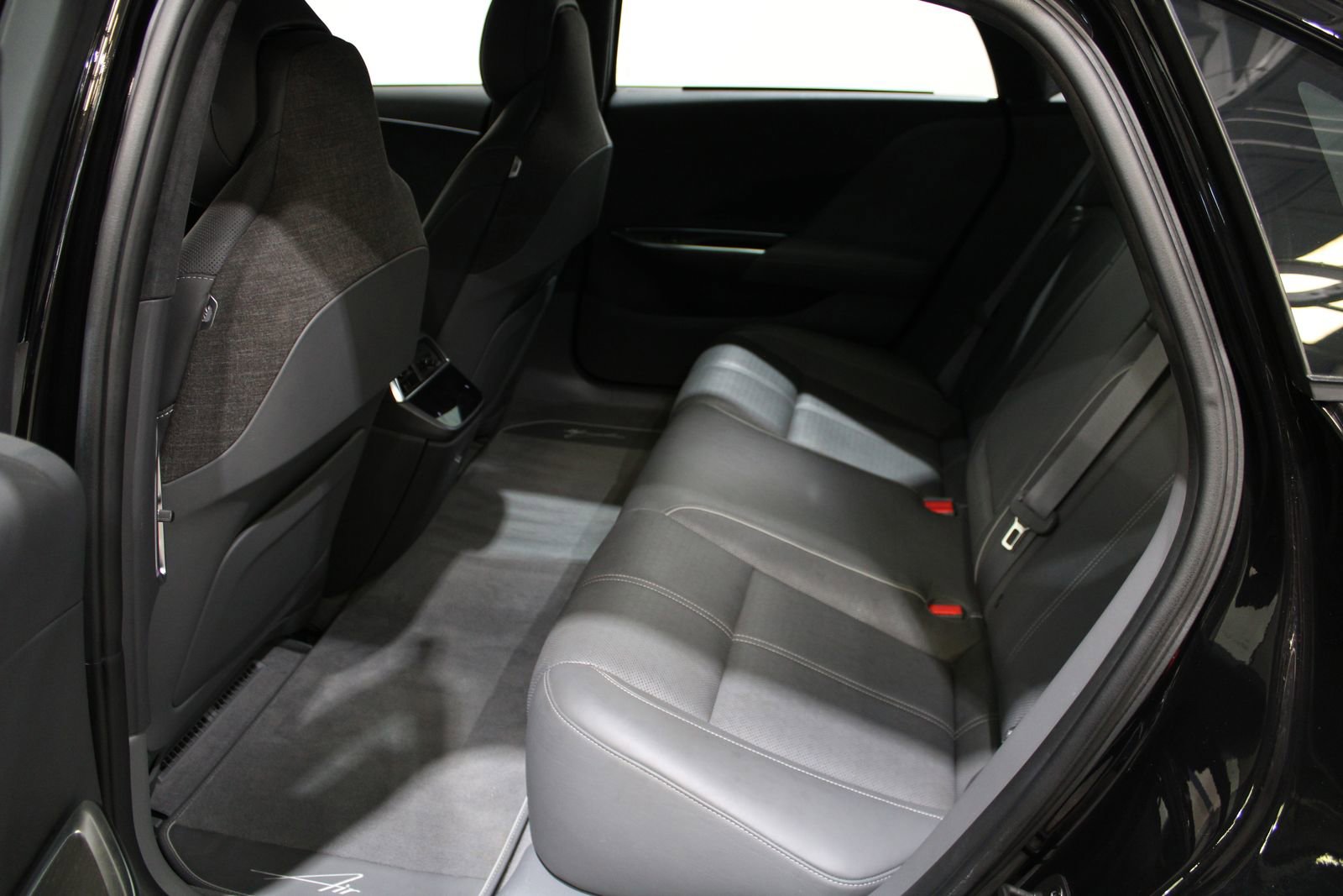 Used 2022 Lucid Air Grand Touring image 17