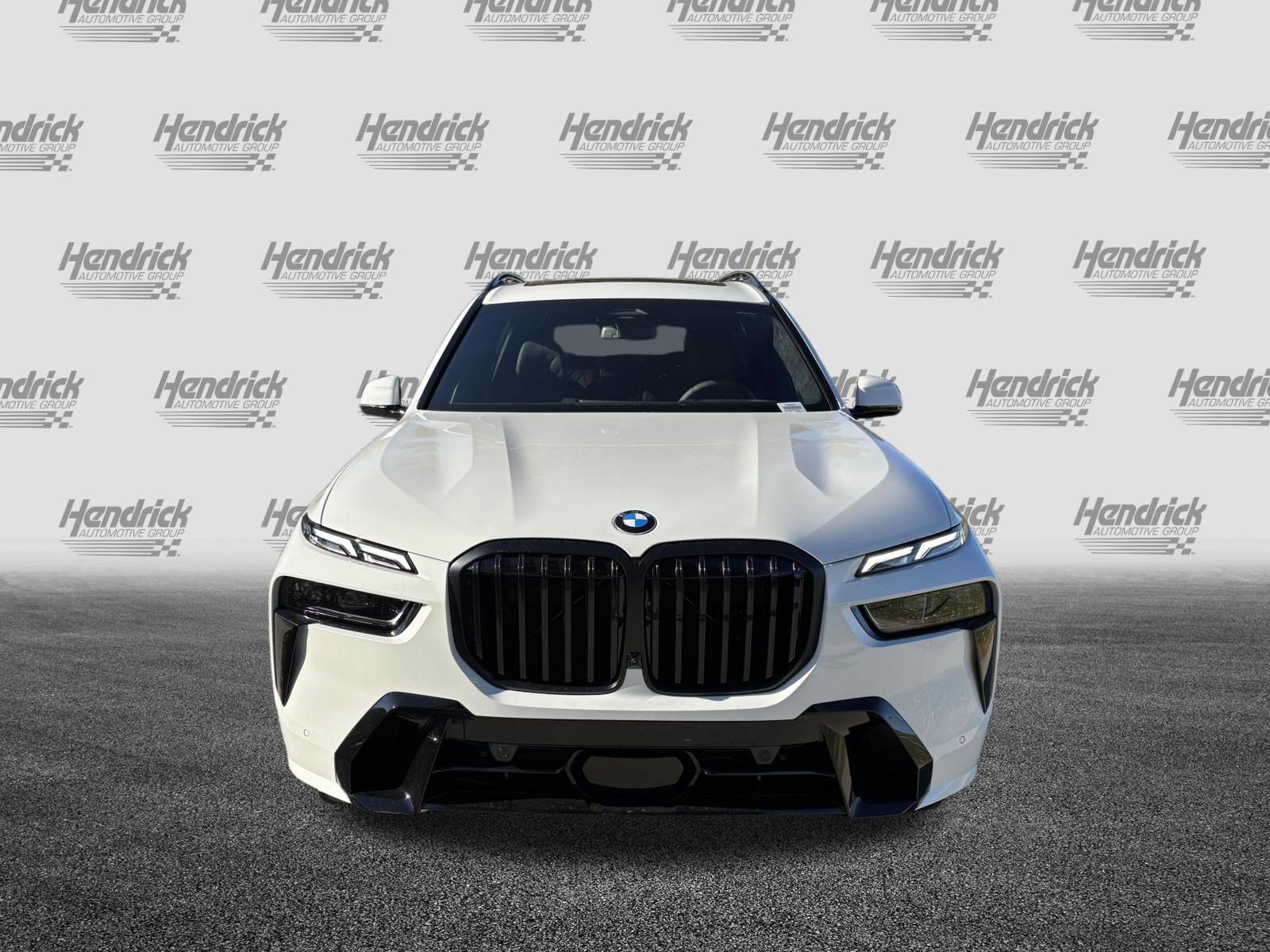 Used 2026 BMW X7 xDrive40i w/ M Sport Package AWD/4WD image 3