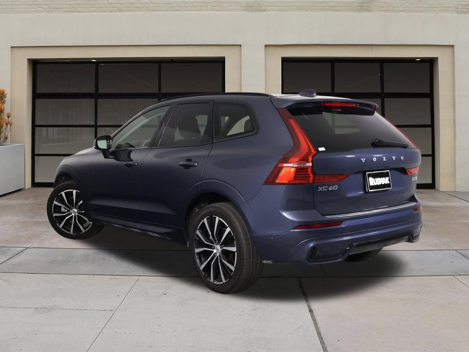 Used 2023 Volvo XC60 B5 Plus w/ Climate Package AWD/4WD image 2