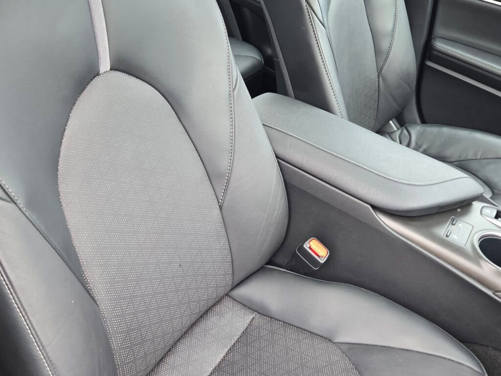 Used 2023 Toyota Camry XSE image 6