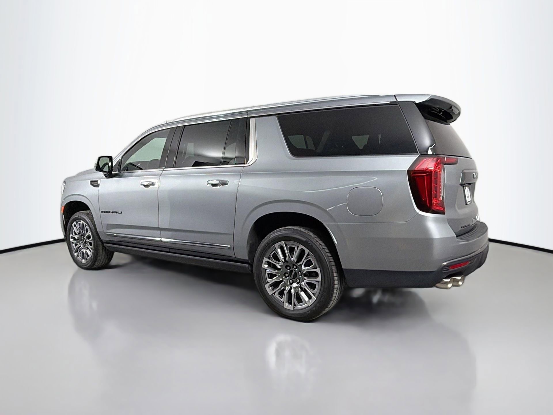 Used 2023 GMC Yukon XL Denali Ultimate image 8