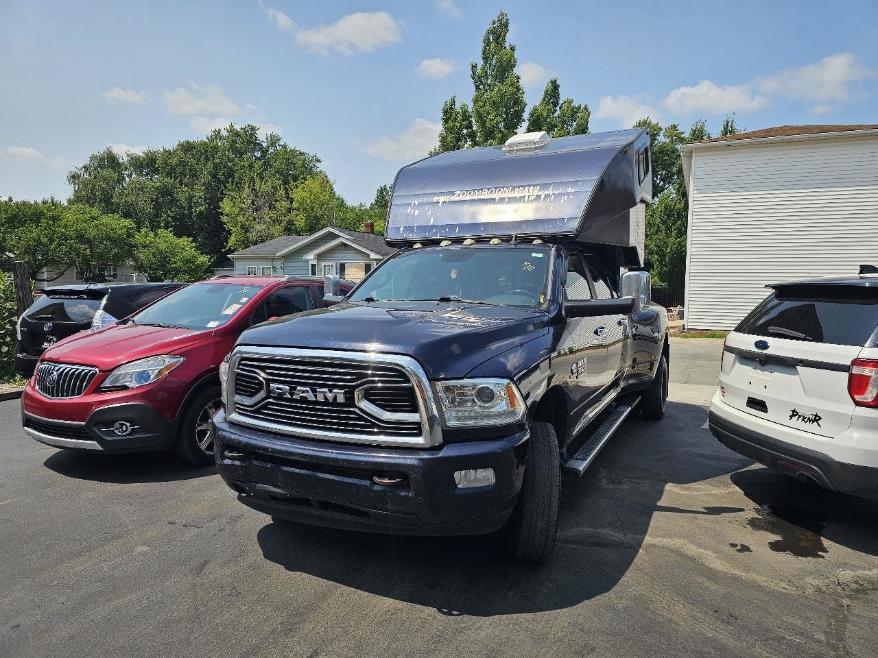 Used 2017 RAM 3500 Laramie Longhorn AWD/4WD image 3