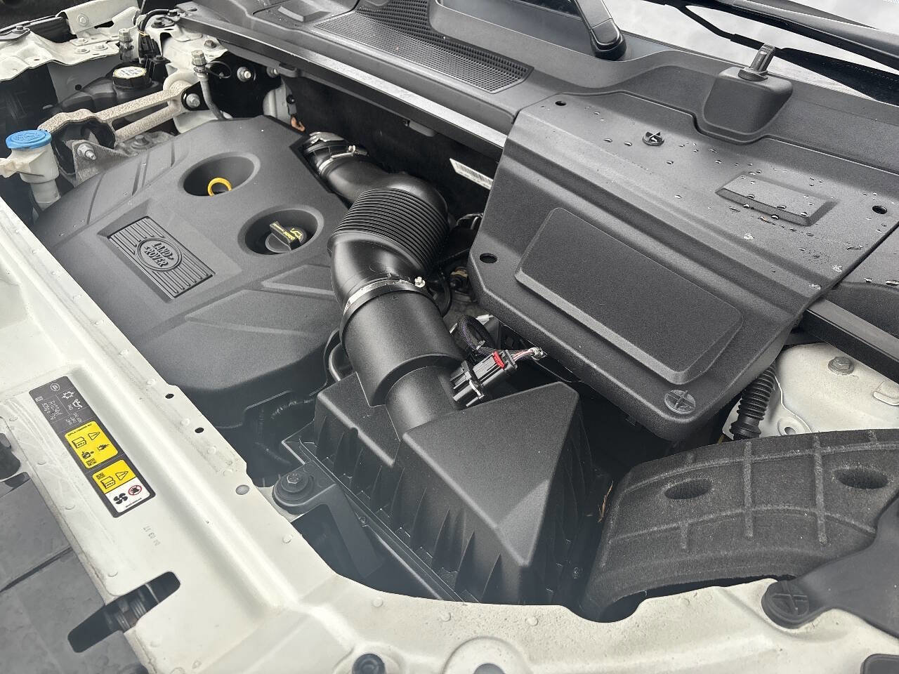 Used 2017 Land Rover Discovery Sport HSE image 32