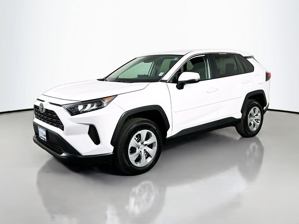 Used 2022 Toyota RAV4 LE AWD/4WD image 4