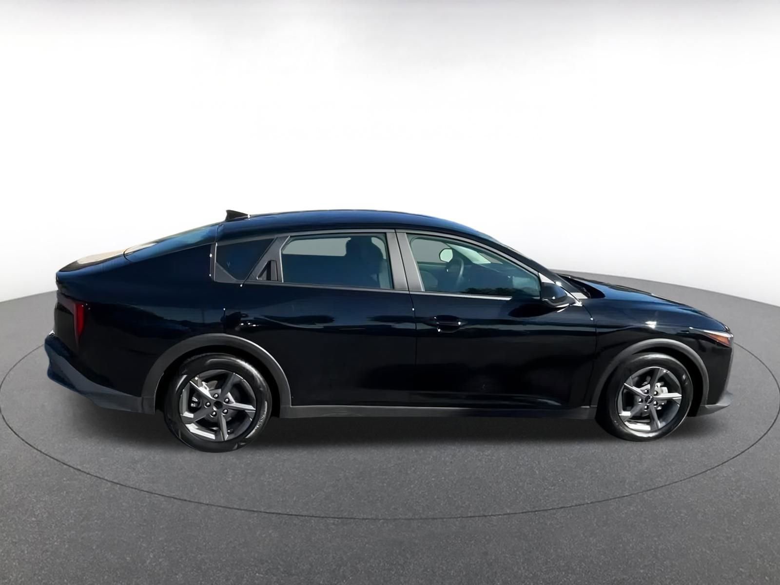 Used 2025 Kia K4 LXS image 16
