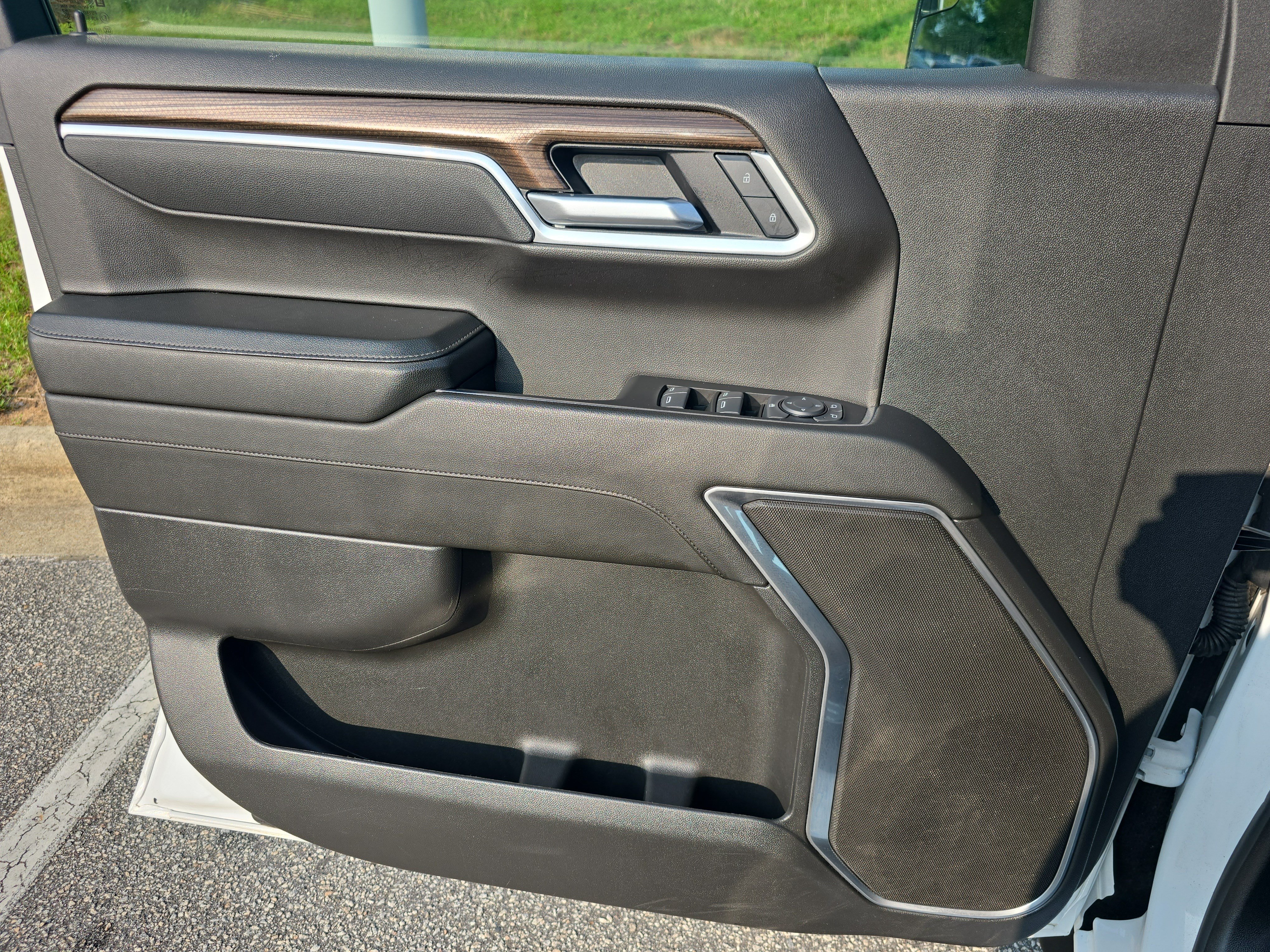 Used 2025 Chevrolet Silverado 1500 LT RWD image 23